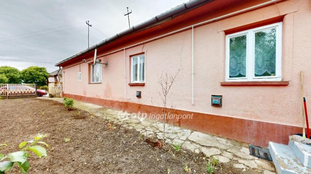 Eladó családi ház, Bujon 20 M Ft, 2+2 szobás