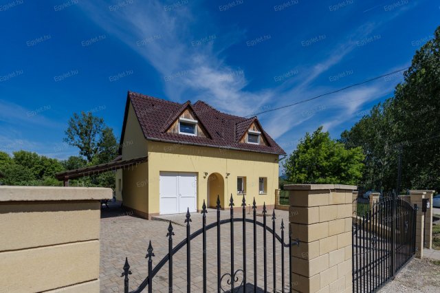 Eladó családi ház, Bodajkon 75.9 M Ft, 5 szobás