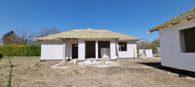Eladó családi ház, Bicskén 98 M Ft, 5 szobás