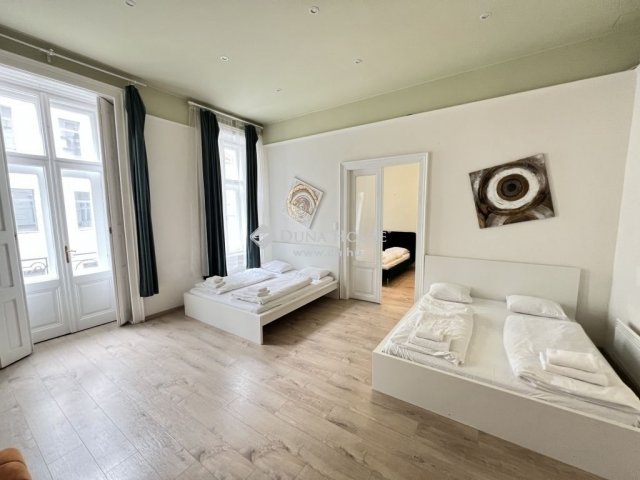 Eladó téglalakás, Budapesten, VI. kerületben 120 M Ft, 3 szobás