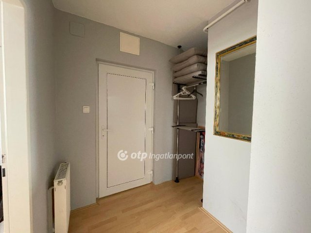 Eladó téglalakás, Siófokon 69 M Ft, 2 szobás