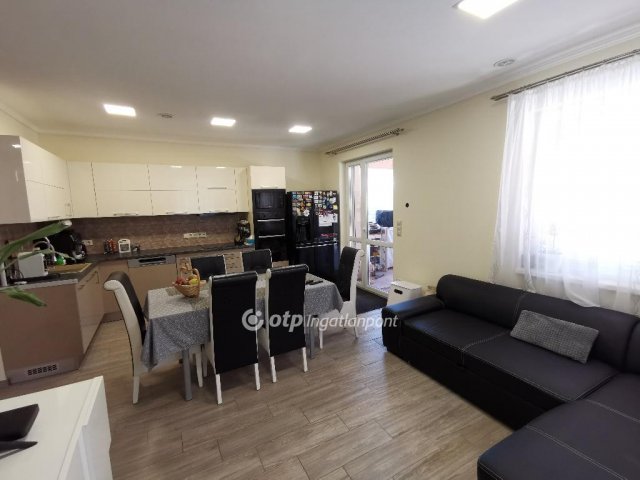 Eladó családi ház, Szigetszentmiklóson 125 M Ft, 3 szobás