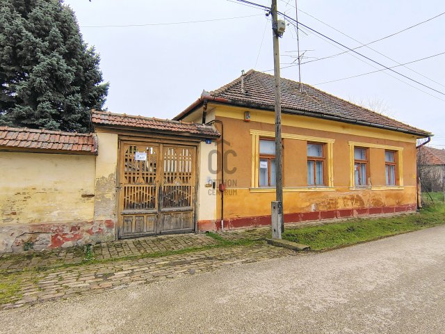 Eladó családi ház, Cegléden 37.5 M Ft, 4 szobás