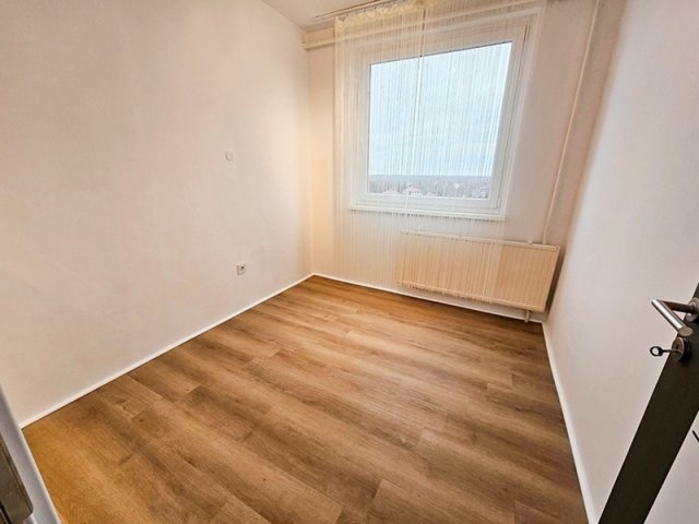 Eladó panellakás, Debrecenben 52.5 M Ft, 3 szobás