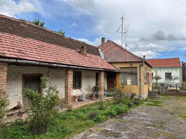 Eladó családi ház, Lippón 12 M Ft, 2+3 szobás