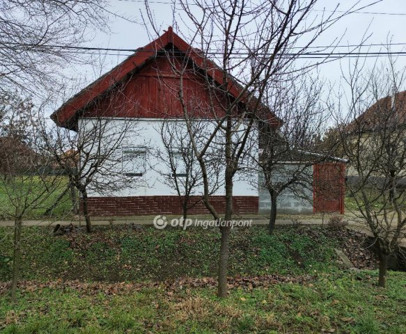 Eladó családi ház, Egyeken 10.8 M Ft, 1 szobás