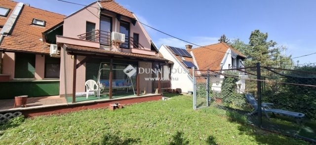 Eladó sorház, Pécsett 79.9 M Ft, 2+3 szobás