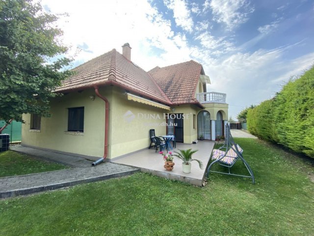 Eladó családi ház, Budakalászon 230 M Ft, 3 szobás