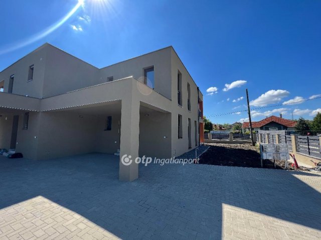Eladó ikerház, Egerben 98.9 M Ft, 3+1 szobás