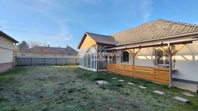 Eladó családi ház, Tápiószecsőn 56 M Ft, 3 szobás