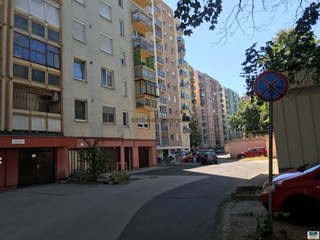 Eladó panellakás, Debrecenben 35.9 M Ft, 2 szobás