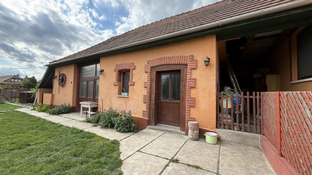 Eladó családi ház, Szirmabesenyőn 78 M Ft, 6 szobás