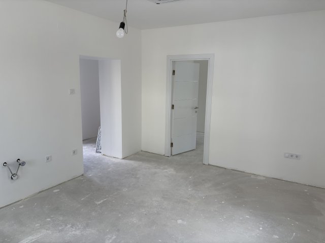 Eladó téglalakás, Esztergomban 44 M Ft, 2 szobás