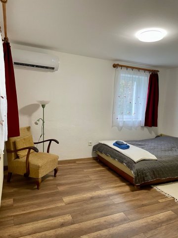 Kiadó családi ház, albérlet, Pécsett 200 E Ft / hó, 1 szobás