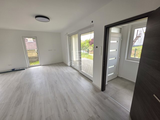 Eladó ikerház, Szentkirályszabadján 82.5 M Ft, 3 szobás
