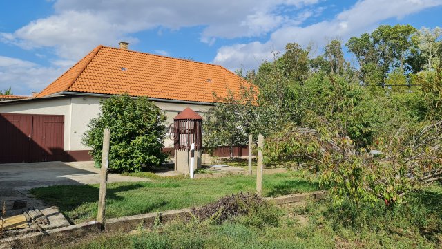 Eladó családi ház, Pakson 29.9 M Ft, 2 szobás
