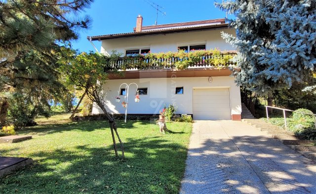 Eladó családi ház, Pécsett 93 M Ft, 5+1 szobás
