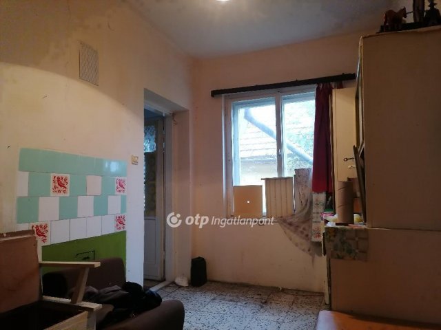 Eladó családi ház, Törökszentmiklóson 5.9 M Ft, 2 szobás