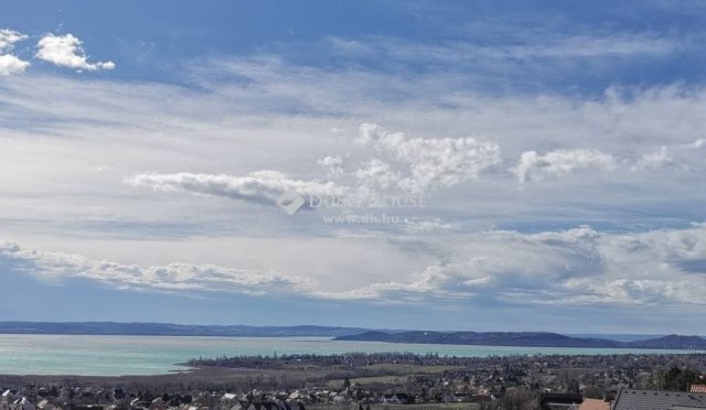 Eladó családi ház, Csopakon 398 M Ft, 6 szobás