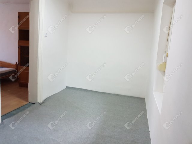 Eladó családi ház, Szegeden 42.5 M Ft, 2 szobás