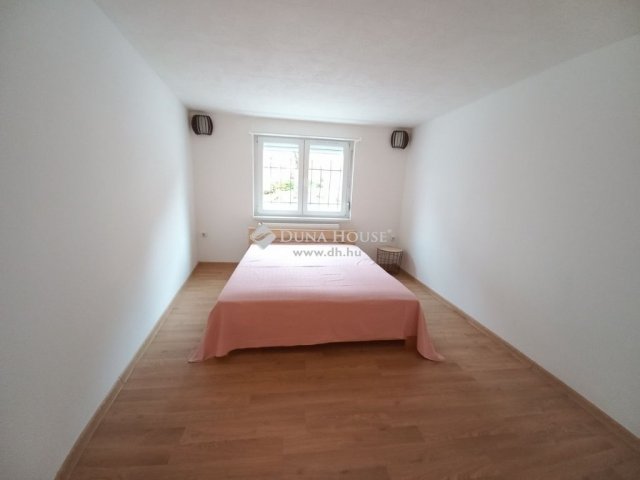 Eladó téglalakás, Pécsett 42.9 M Ft, 2 szobás