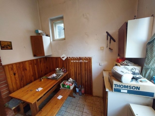 Eladó családi ház, Vácon 79 M Ft, 1 szobás