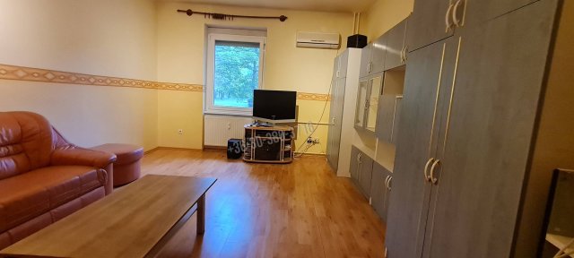 Eladó téglalakás, Dunaújvárosban 35.7 M Ft, 2 szobás