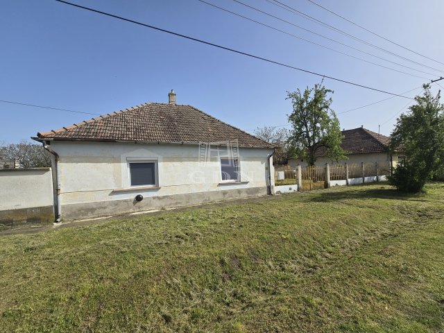 Eladó családi ház, Madarason 6 M Ft, 2 szobás