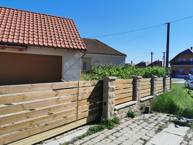 Eladó családi ház, Tótszentmártonon 130 M Ft, 3 szobás