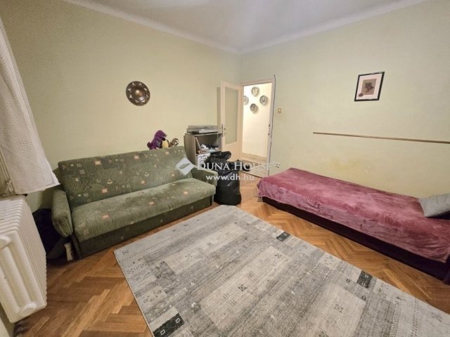 Eladó téglalakás, Pécsett 40.5 M Ft, 2 szobás