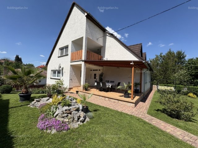 Eladó családi ház, Kaposváron 88.8 M Ft, 6 szobás