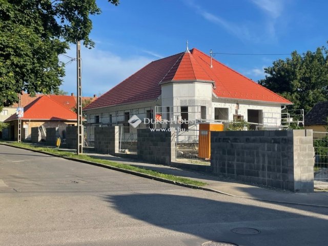 Eladó családi ház, Bonyhádon 93 M Ft, 5 szobás