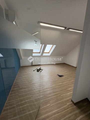 Eladó iroda, Pécsett 130 M Ft, 4 szobás / költözzbe.hu