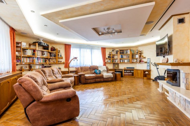 Eladó családi ház, Kistarcsán 329 M Ft, 5+2 szobás