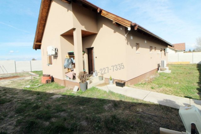 Eladó családi ház, Ráckevén 109.9 M Ft, 4 szobás