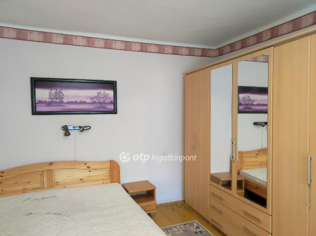 Eladó családi ház, Békésen 23 M Ft, 2 szobás