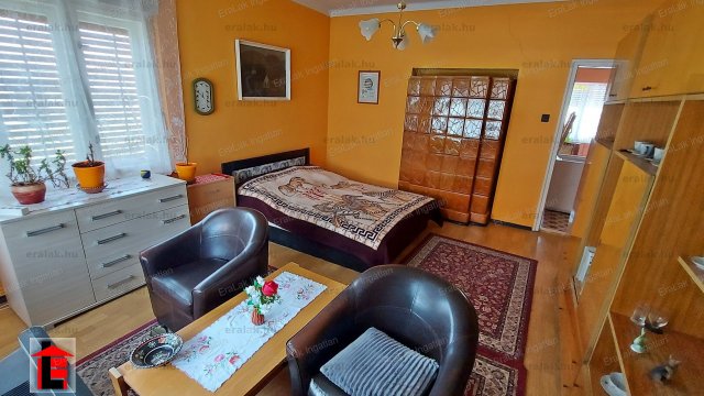 Eladó családi ház, Győrött 49 M Ft, 3 szobás
