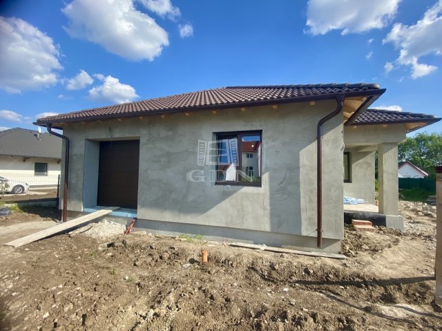 Eladó családi ház, Velencén 129.9 M Ft, 4 szobás