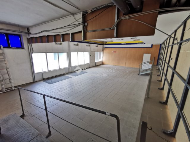 Kiadó üzlethelyiség, Tatabányán 3070 E Ft / hó