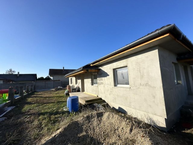 Eladó családi ház, Tökölön 80.9 M Ft, 4 szobás