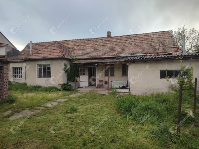 Eladó családi ház, Bajnán 24.99 M Ft, 3 szobás