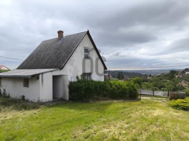 Eladó családi ház, Pécsett 13.6 M Ft, 2 szobás