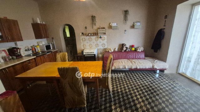 Eladó családi ház, Szellőn 23.7 M Ft, 3 szobás