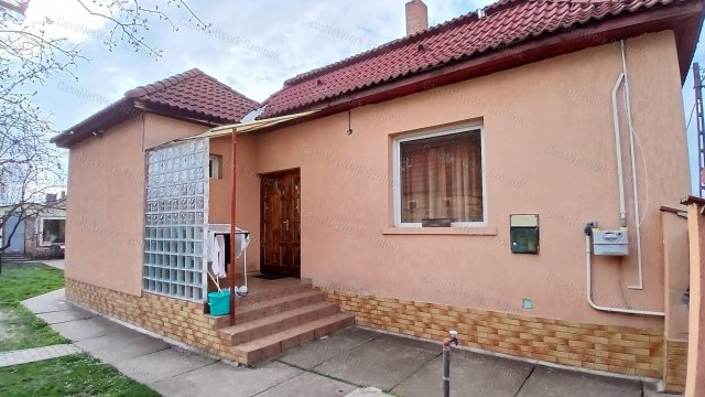 Eladó családi ház, Szolnokon 45 M Ft, 3+2 szobás