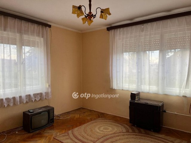 Eladó családi ház, Besenyőtelken 29.9 M Ft, 3 szobás