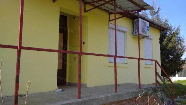 Eladó családi ház, Tiszaföldváron 14.99 M Ft, 5+1 szobás