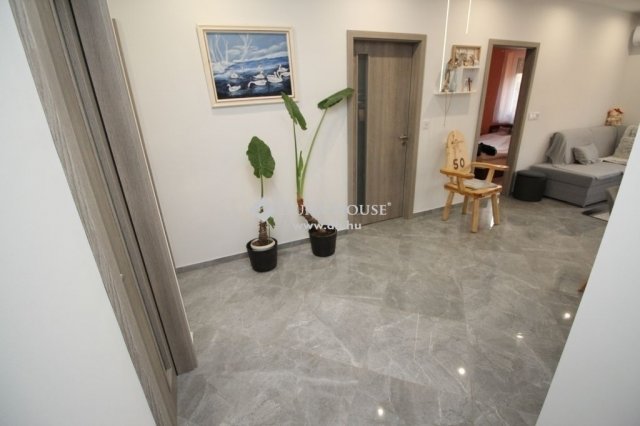 Eladó családi ház, Kecskeméten 115 M Ft, 8 szobás