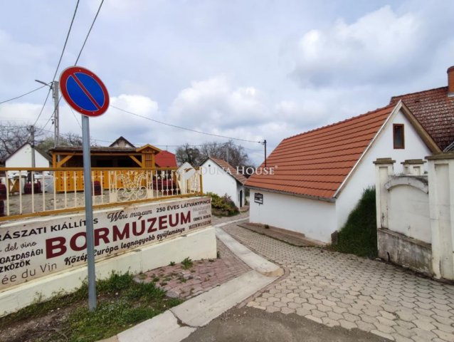 Eladó üzlethelyiség, Villányban 29.9 M Ft, 1 szobás