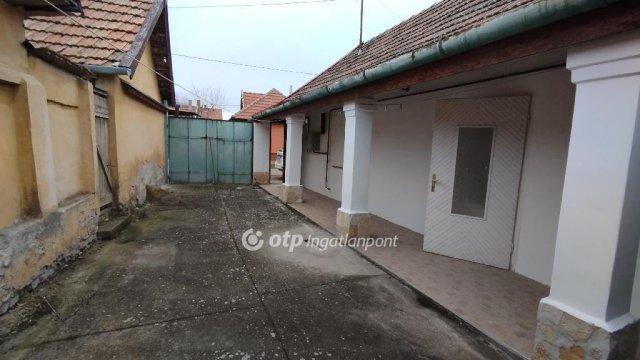 Eladó családi ház, Jászberényben 17.5 M Ft, 1 szobás