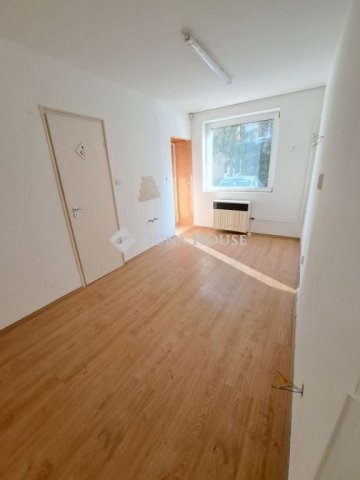 Kiadó üzlethelyiség, Piliscsabán, Egyetem utcában 150 E Ft / hó